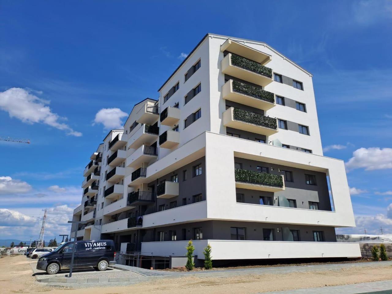 Mountain Breeze Luxury Apartment Ac & Parcare Privata ブラショフ エクステリア 写真