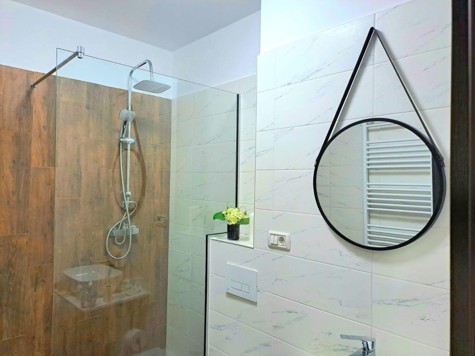 Mountain Breeze Luxury Apartment Ac & Parcare Privata ブラショフ エクステリア 写真
